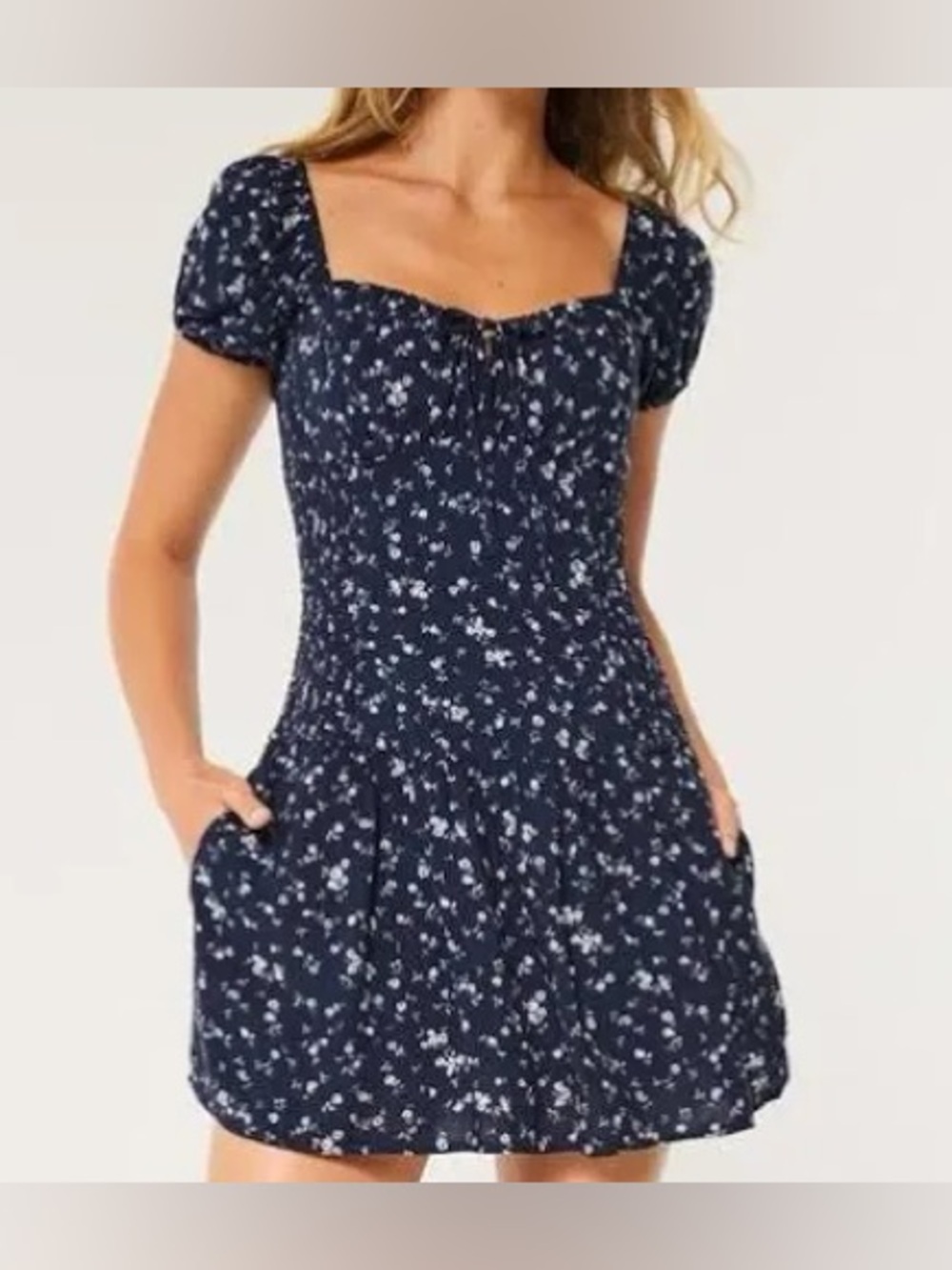NWT ✨ Hollister Navy & White Floral Square-Neck Smocked Mini Dress size xxs